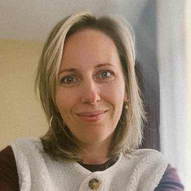 Anke - Freelance Graphic Designer