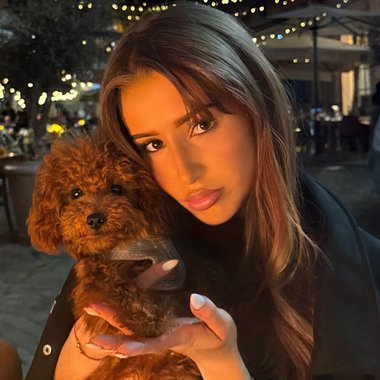 Ameli K. - Freelance Social Media Freelancer