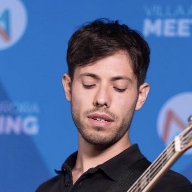 Amos I. - Freelance Bassist