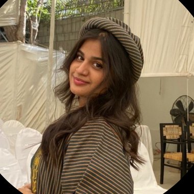 Mahnoor M. - Freelance Wardrobe