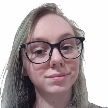 Roxanne B. - Freelance T Shirt Designer