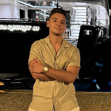 ATHANASIOS P. - Freelance AI Prompt Engineer