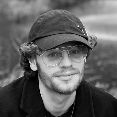 Lewis R. - Freelance Ui Designer