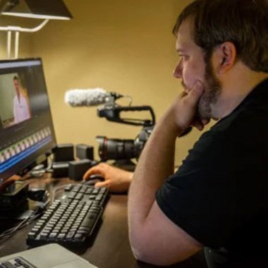 Jonathan T. - Freelance Camera Operator
