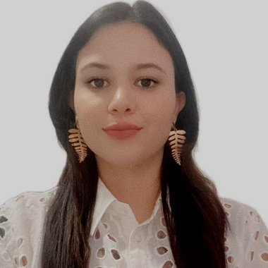 Isabella R. - Freelance Web Developer