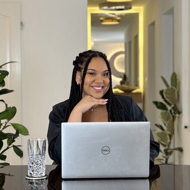 Gabriela C. - Freelance Social Media Freelancer