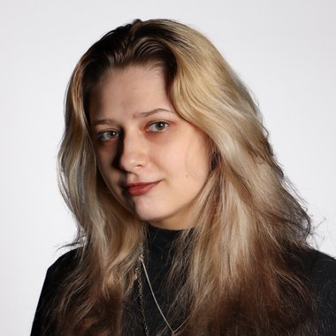 Anastasiia L. - Freelance Graphic Designer