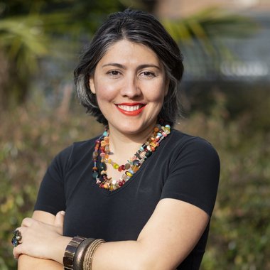 Fernanda M. - Freelance Graphic Designer