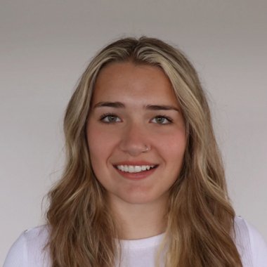 Isla H. - Freelance Social Media Manager