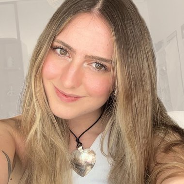 Marina S. - Freelance Graphic Designer