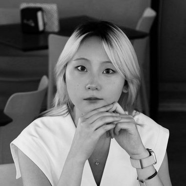 Yueqi Z. - Freelance Graphic Designer