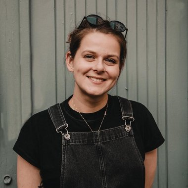 AninaMenger - Freelance Graphic Designer