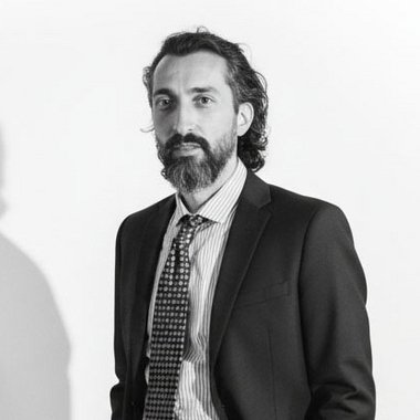 Roger M. - Freelance Presentation Designer