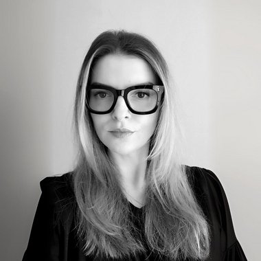 Luciana P. - Freelance Graphic Designer