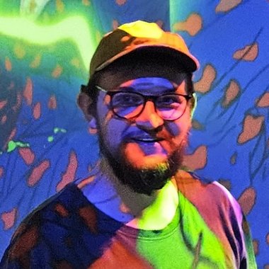 Mateus V. - Freelance Graphic Designer