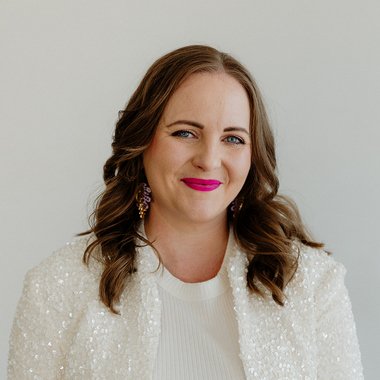 Madison W. - Freelance Graphic Designer