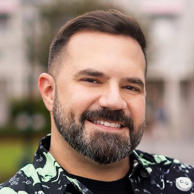 AlvaroDraws - Freelance Graphic Designer