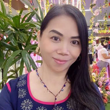 Doreen A. - Freelance Brand Designer