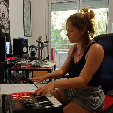 Elodie C. - Freelance Voiceover Artist