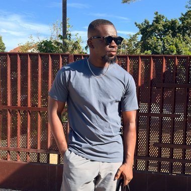 Ronald G. - Freelance Content Creator