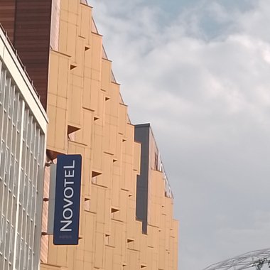 Lou B. - Freelance Dancer