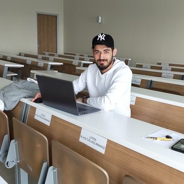 Mustafa B. - Freelance 3d Animator