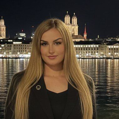 Adelina P. - Freelance Content Creator