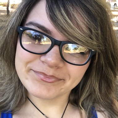 Amilia S. - Freelance Artworker