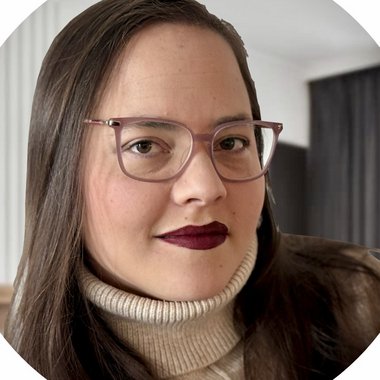 Lucia C. - Freelance Presenter