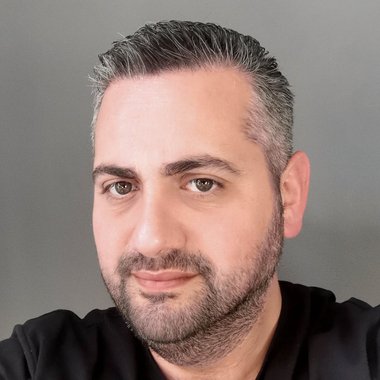 Hüsam K. - Freelance Brand Designer