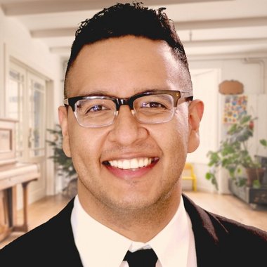 Alejandro V. - Freelance Social Media Freelancer