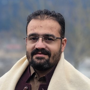 Abdullah - Freelance Graphic Designer