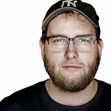 charlie2741 - Freelance Designer