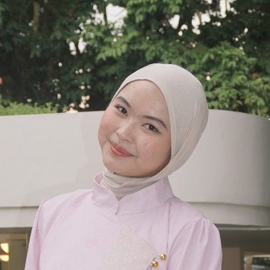 Nafisha W. - Freelance Graphic Designer
