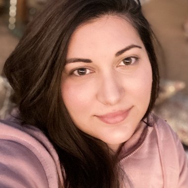 Roberta L. - Freelance Graphic Designer
