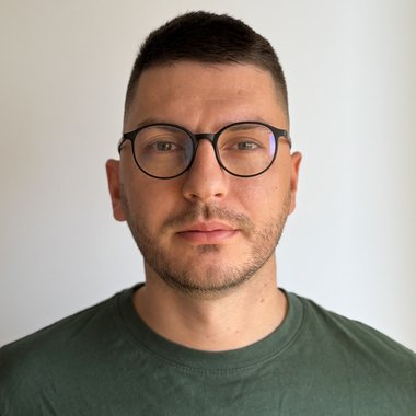 Miloš P. - Freelance Brand Designer