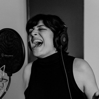 ANNALISA L. - Freelance Actor