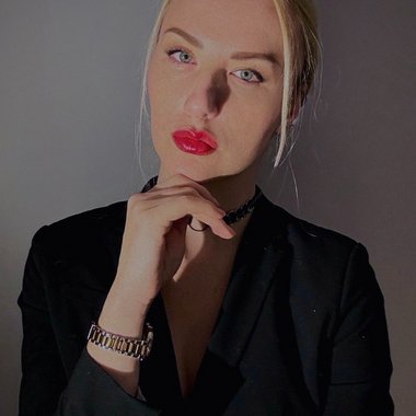 Yuliia Z. - Freelance Brand Designer