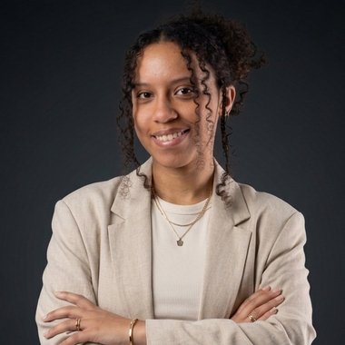 Claudia L. - Freelance Graphic Designer