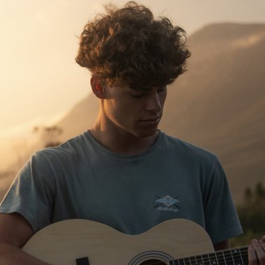 Noah H. - Freelance Singer