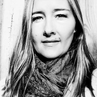 Kim L. - Freelance Graphic Designer