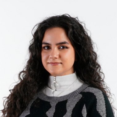 PILAR D. - Freelance Graphic Designer