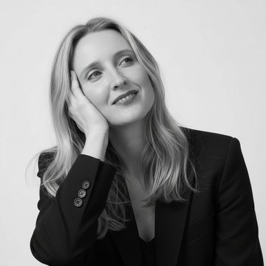 Anna B. - Freelance Graphic Designer