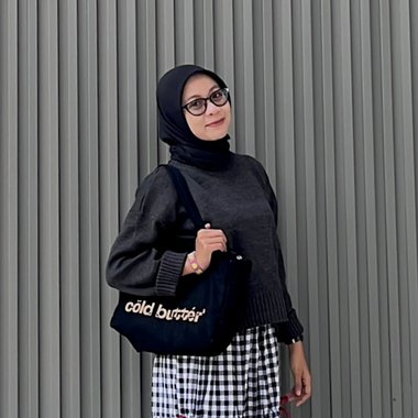 AZKALUTFIYAHFA - Freelance Graphic Designer