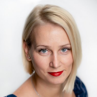 Elena Y. - Freelance Content Creator