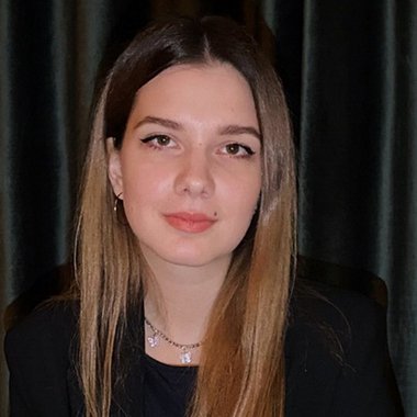 Liza V. - Freelance Community Manager