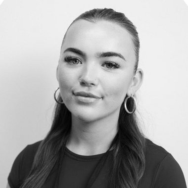 Eve P. - Freelance Community Manager