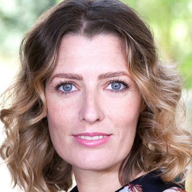 Emma G. - Freelance Wardrobe