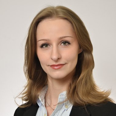 Rozi K. - Freelance Presentation Designer