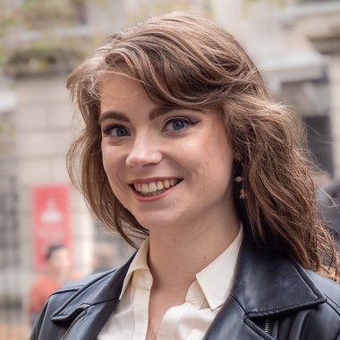 oliviaserio - Freelance Graphic Designer